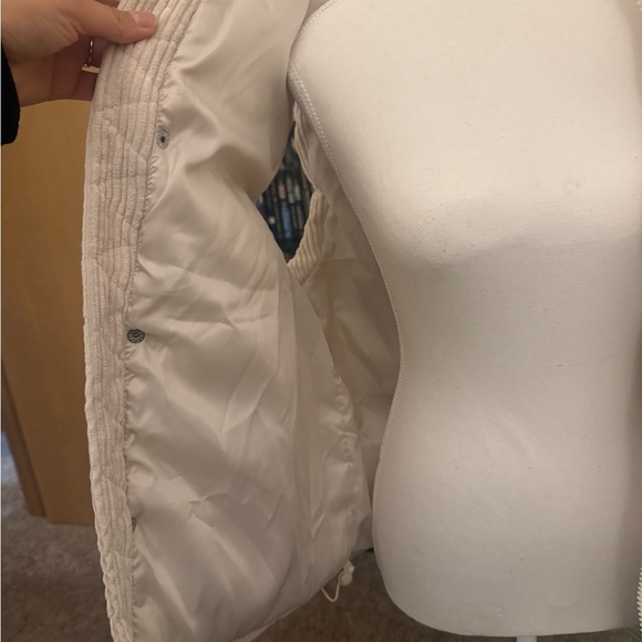 Bagatelle Collection Chic Off-White Corduroy Women's Puffer Vest - Picture 5 of 6